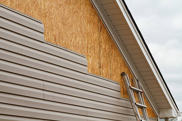 Professional Emergency Siding Repair technician working in White Plains, NY